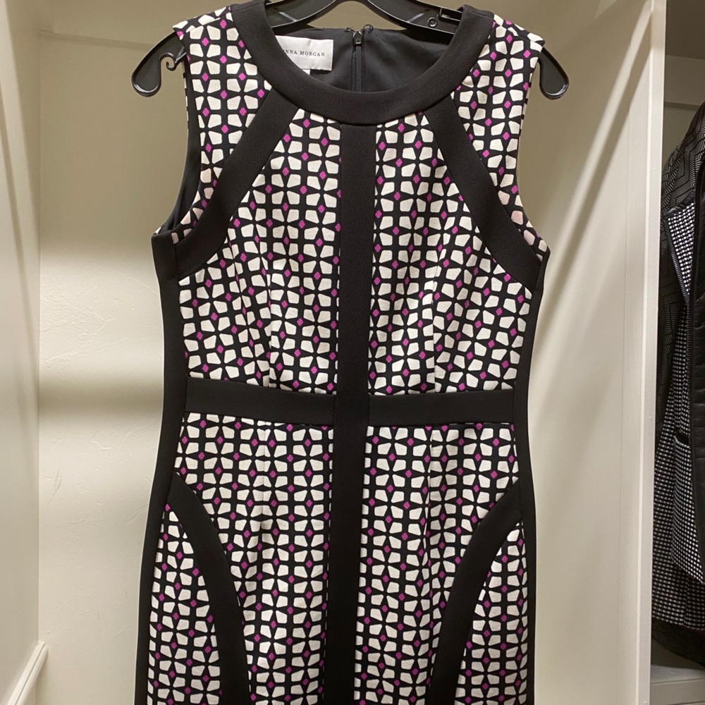 Printed dress with super flattering lines.